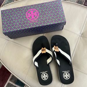 Tory Burch wedge black/ivory edge flip flop - size 7